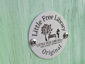 02_LittleFreeLibrary_cropped